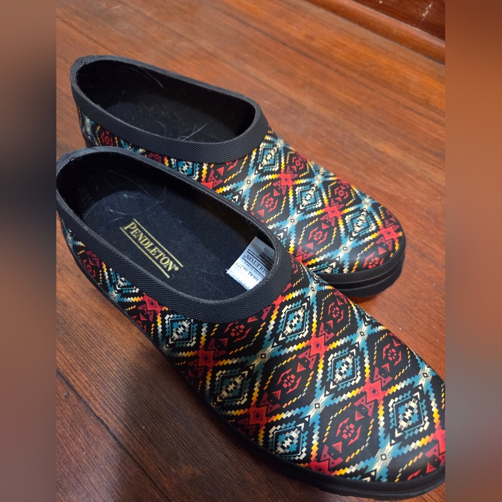 Pendleton Aztec Pattern Slip-On Rain Shoes. W10 EU42